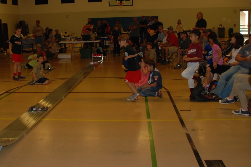 2014/2014-03 Ian's Pinewood Derby/800x600_2014-03-22 Pack 25 Pinewood Derby17.jpg